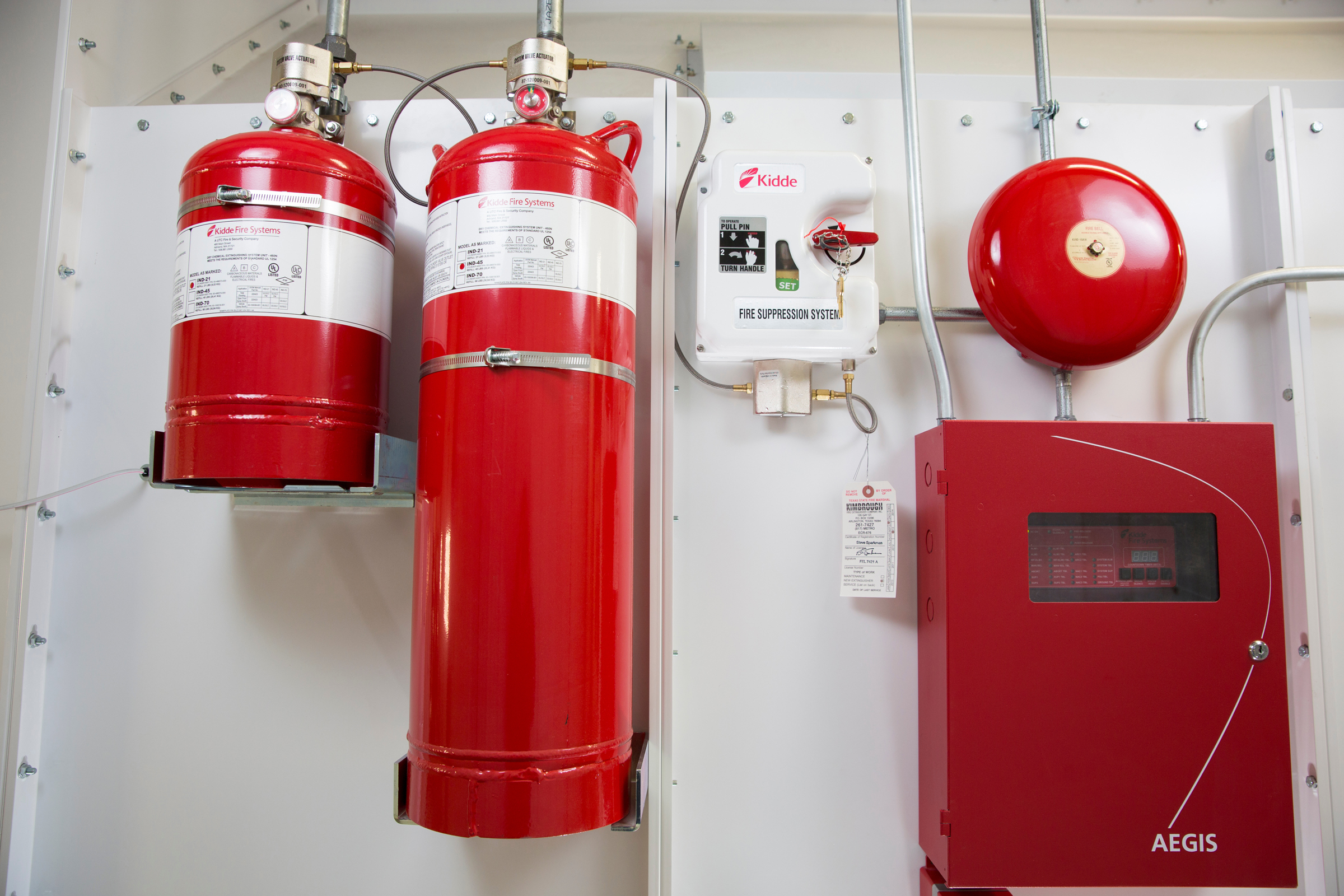 Le système chimique sec IND de Kidde Fire Systems assure une protection contre l'incendie 24 heures sur 24 pour une grande variété de processus industriels, d'équipements, de machines et de cabines de peinture.
