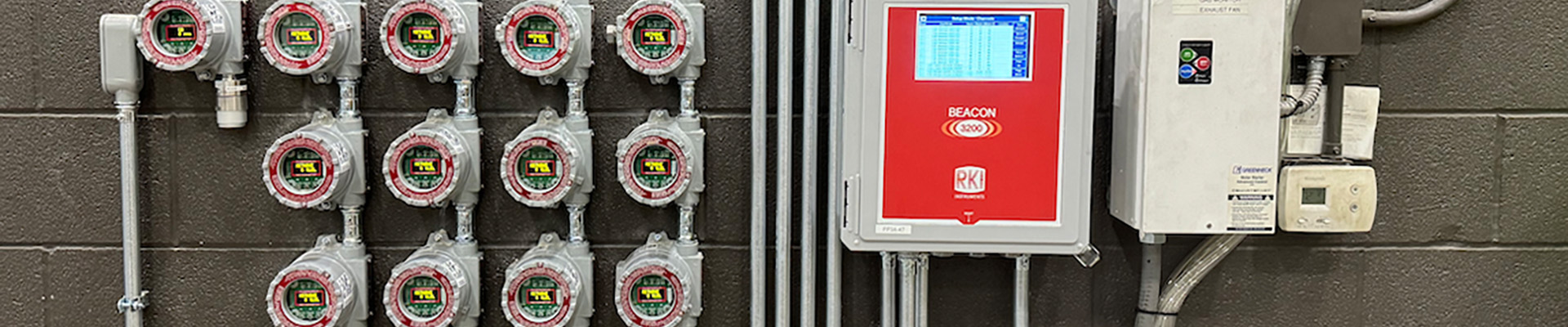 fixed gas detector reading "8.71 bar"